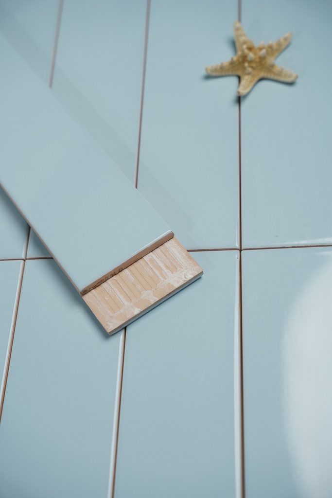 Gạch thẻ 75x300mm xanh lam bóng phẳng loại ưu mã STA75354