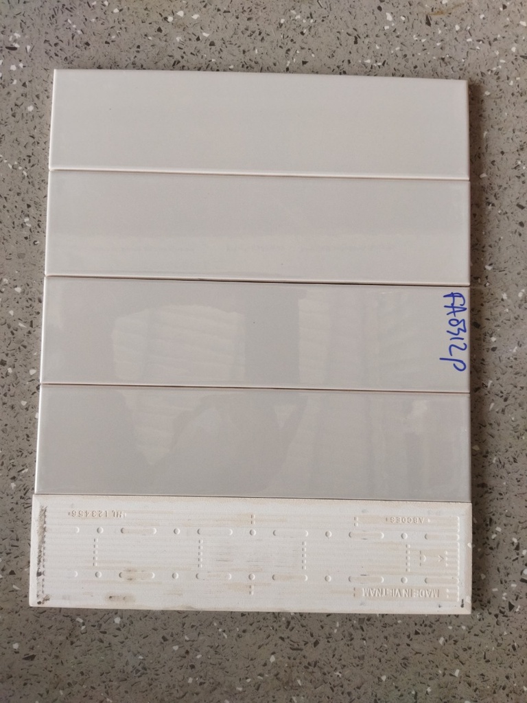 Gạch thẻ xám bóng phẳng 75x300mm FFA0312P