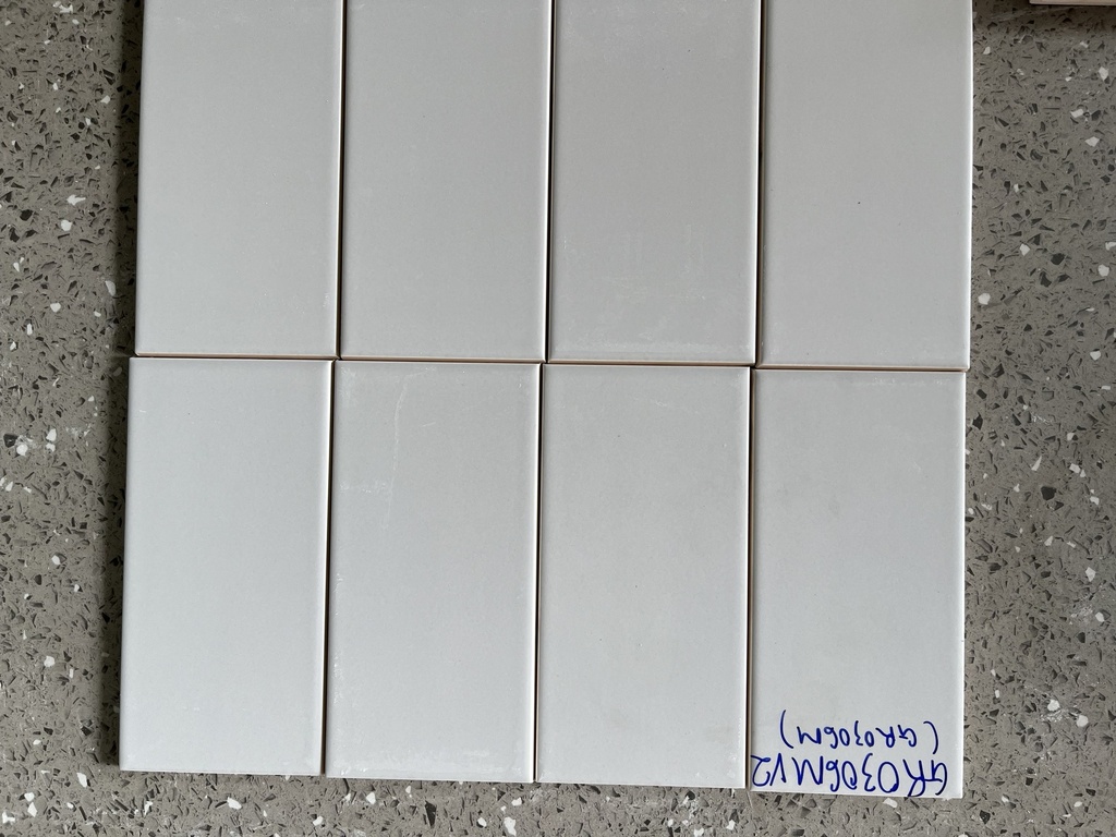 Gạch thẻ VN KT 75x150mm xám mờ phẳng mã GR0306MV2